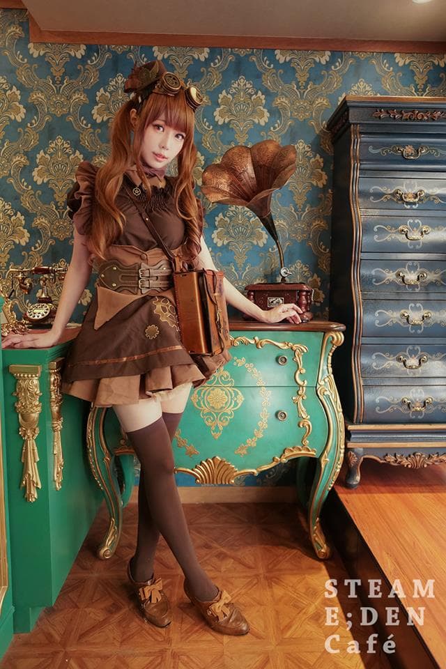 Proveniente de Taiwan, con un enorme trabajo para encarnar personajes, Ely no desaprovecha para mostrar su belleza.
