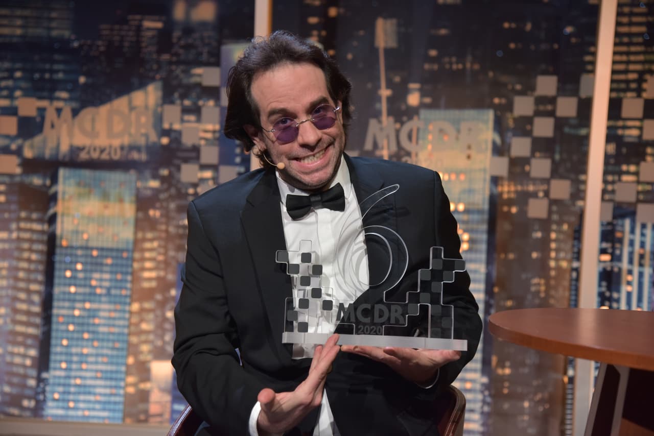 Desde la prehistoria del programa, Claudio Herrera es un clásico que llegó al sillón de la vergüenza con sus gafas oscuras.