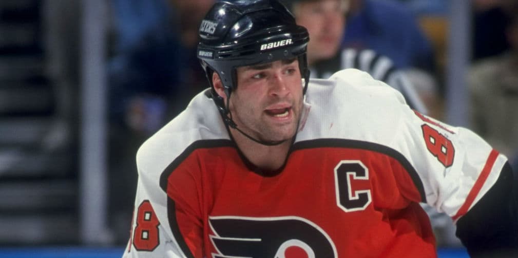 9. Eric Lindros: El jugador de hockey donó 5 millones al London Health Sciences Centre, un hospital canadiense donde fue atendido.