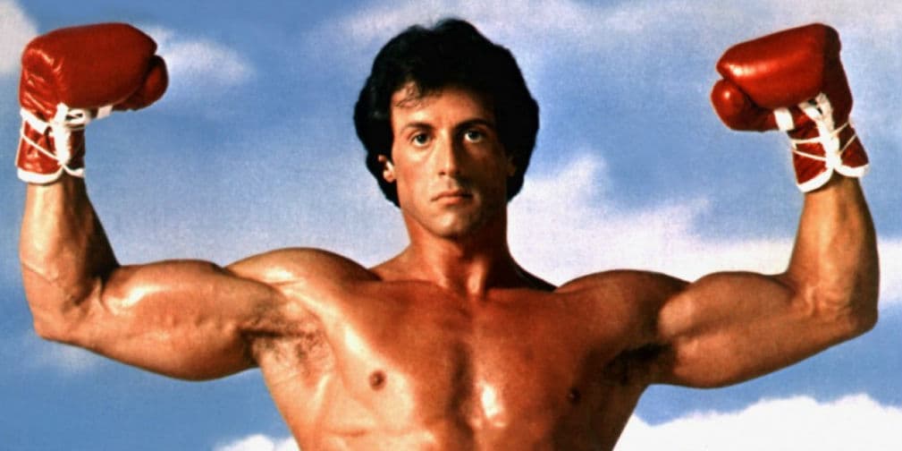 Rocky es un boxeador de tercera categoría que vive en un pequeño apartamento al sureste de Filadelfia, Pennsylvania.