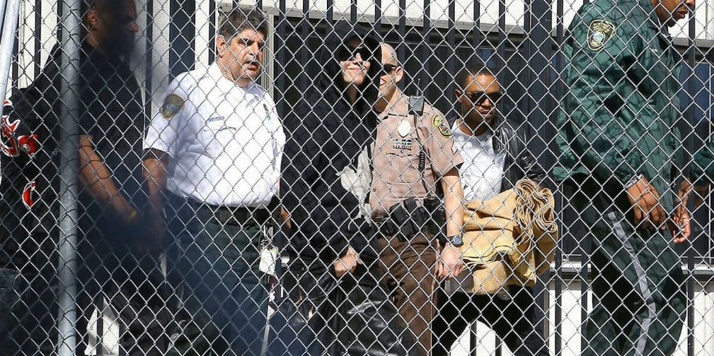 Un juez de Buenos Aires ordenó su detención en 2013, por presunta agresión a un fotógrafo y un camarógrafo.