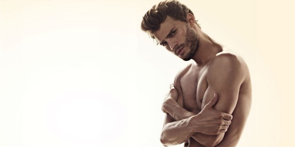 Jamie Dornan: Lo recordamos por su papel en 50 Sombras de Grey, que puso de moda el sadomasoquismo para muchas personas. En 2006, se decía que Jamie había tenido una aventura con Lindsay y se les vio tomados de la mano.