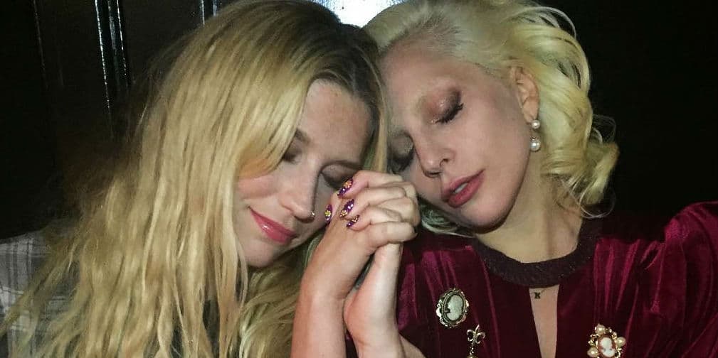 1. Lady Gaga: En redes sociales expresó estar asombrada con la valentía de la cantante de Tik Tok.