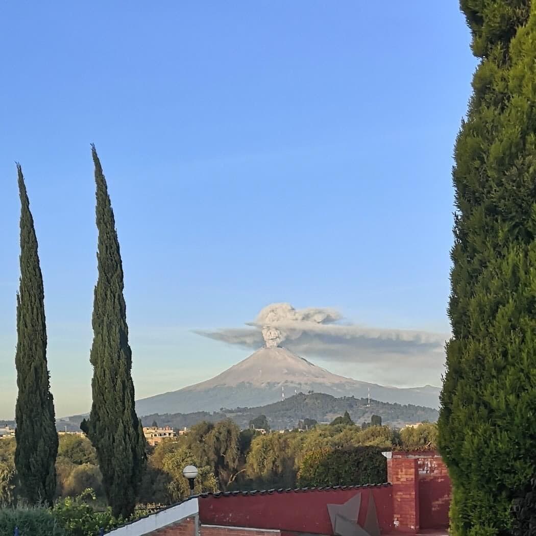 Captan increíble fumarola con forma de Catrina en el Popocatépetl y el 2020 no se cansa