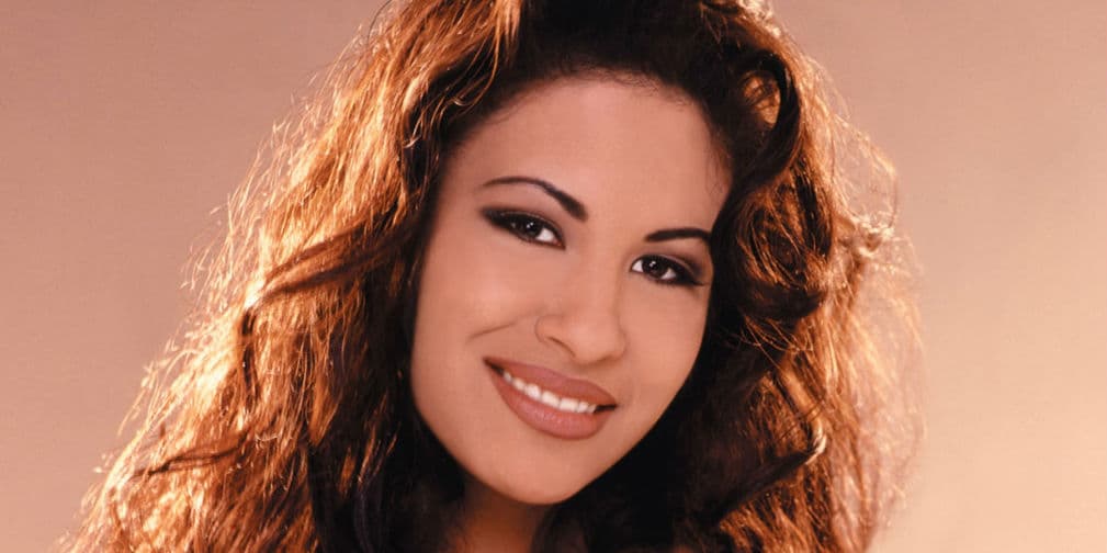 10. Selena Quintanilla: Su vida acabó a los 23 años, cuando la presidenta de su club de fans la asesinó.
