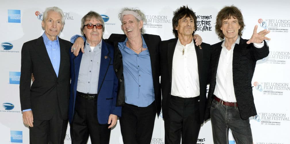 Bill Wyman: El bajista de los Rolling Stones no perdió el tiempo entre gira y gira. Enamoró al menos a 1,000 de sus fanáticas.