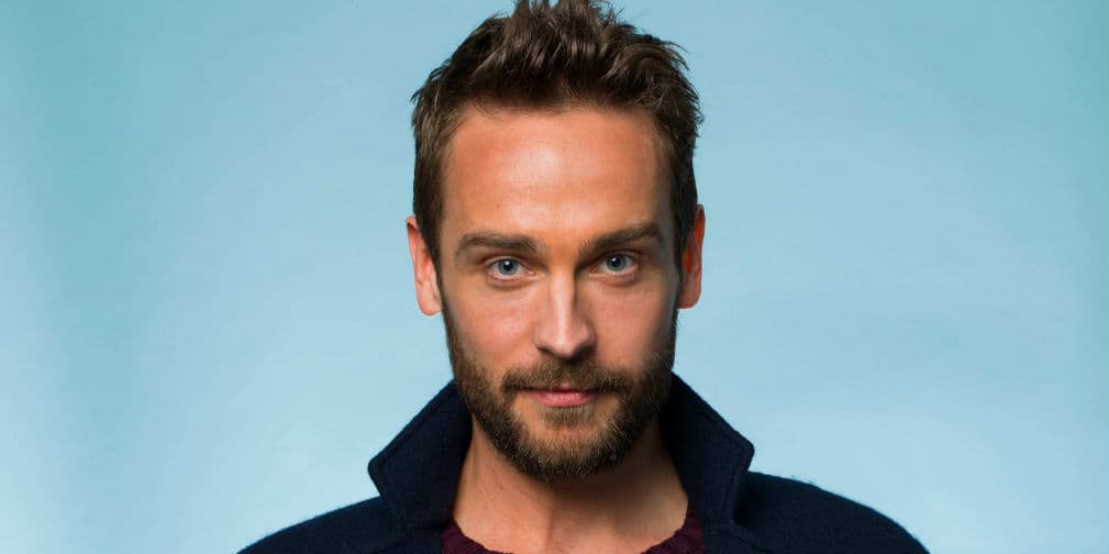 Thomas James Mison nació en Inglaterra, Reino Unido, el 23 de julio de 1982, es un actor y escritor inglés.