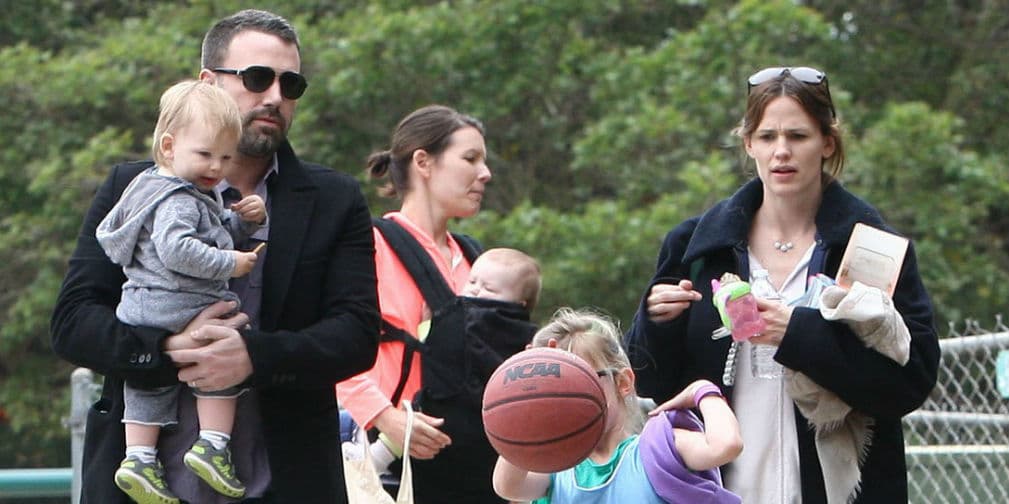 En 2005 contrajo matrimonio con la actriz Jennifer Garner, madre de sus tres hijos.