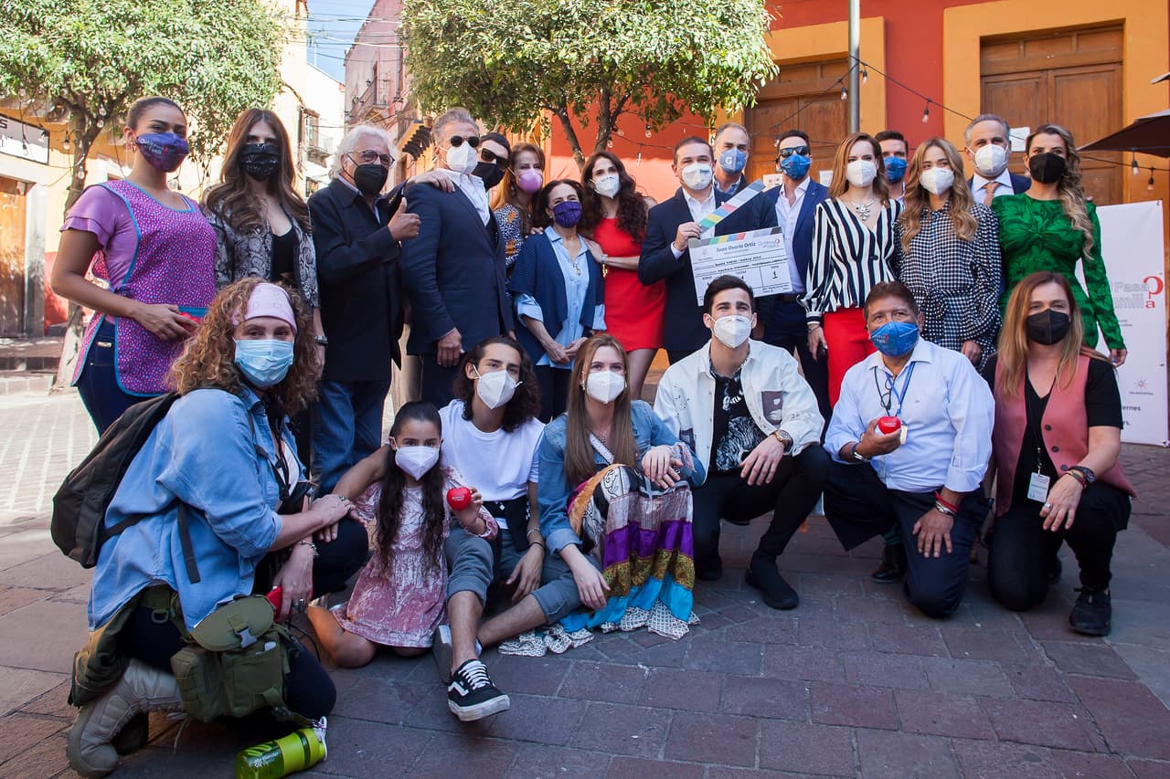 ¿Qué le pasa a mi familia? da pizarrazo de inicio de grabaciones en locación