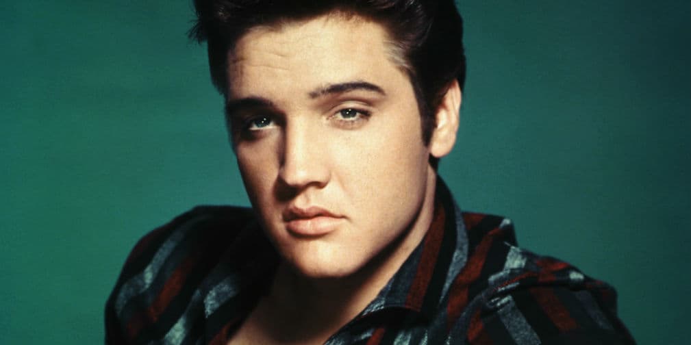 3. Elvis Presley (1935 a 1977): Los doctores indicaron muerte de ataque al corazón, inducido por barbitúricos, algunos lo llamaron suicidio.