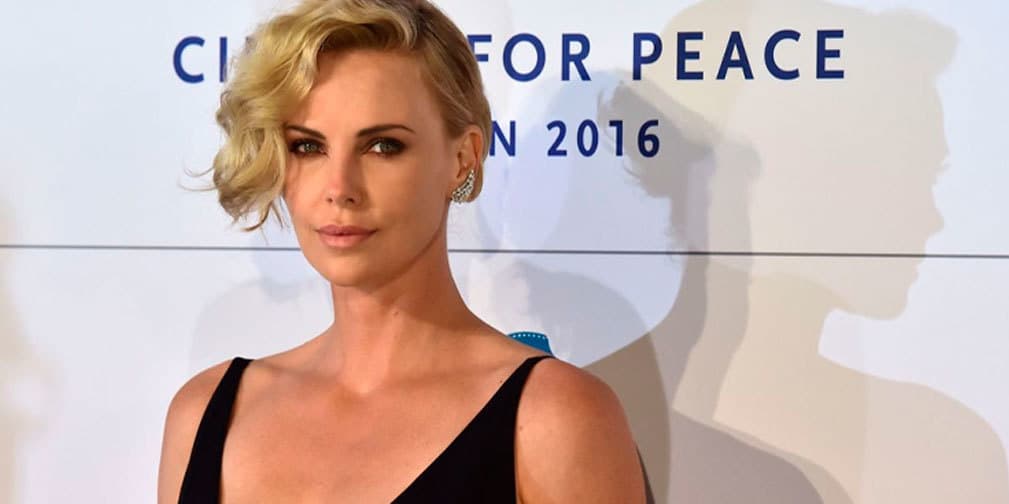 Charlize Theron tiene 16.5 millones de dólares en su cuenta por su incursión en el cine y también por ser la imagen de Dior.