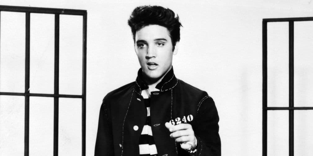 2. Elvis Presley: Fallecido en 1977 por un ataque cardíaco, el Rey del Rock generó 55 millones de dólares.