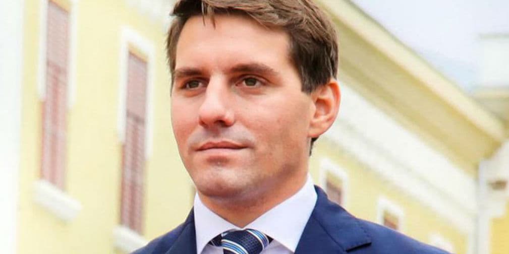 9. Príncipe Nicholas (Rumanía): Él es el primogénito y único hijo varón de la Infanta Elena de Rumanía y el fallecido Robin Medforth-Mills.