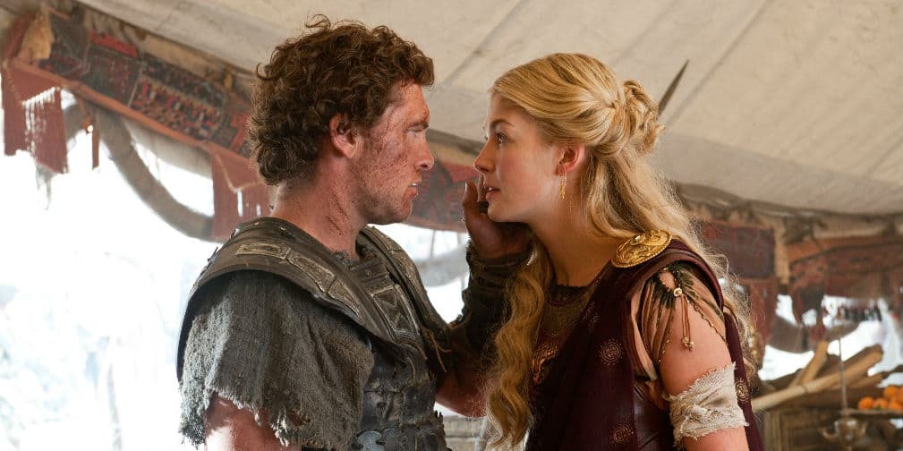 Una década después de su victoria sobre el monstruoso Kraken, Perseo intenta llevar una vida más tranquila.