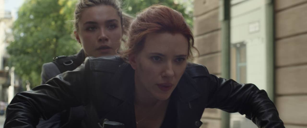 Florence Pugh y Scarlett Johansson en la película 'Black Widow'