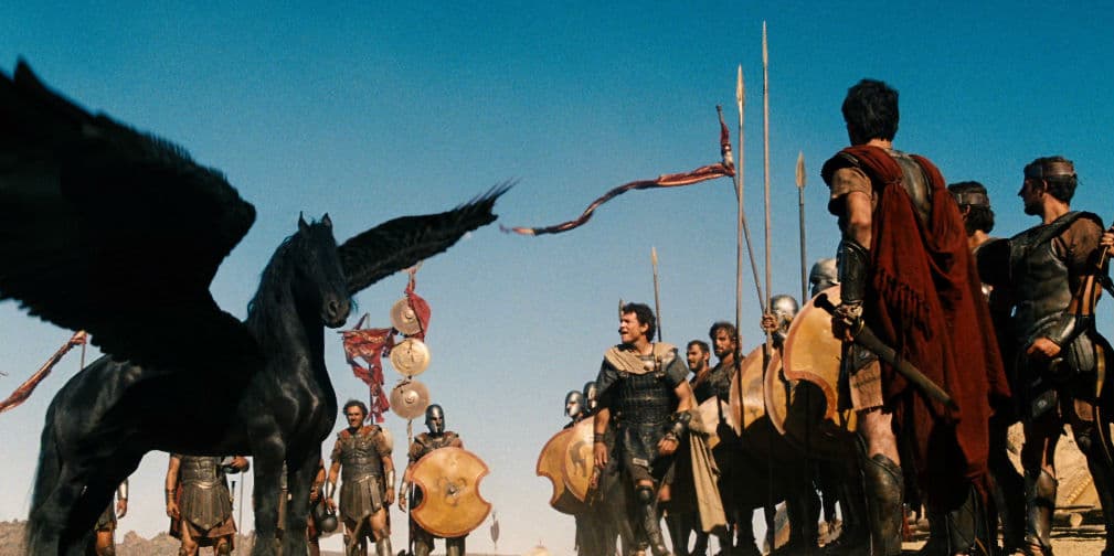 Este galanazo de Hollywood durante su infancia se mudó a Perth, Australia.