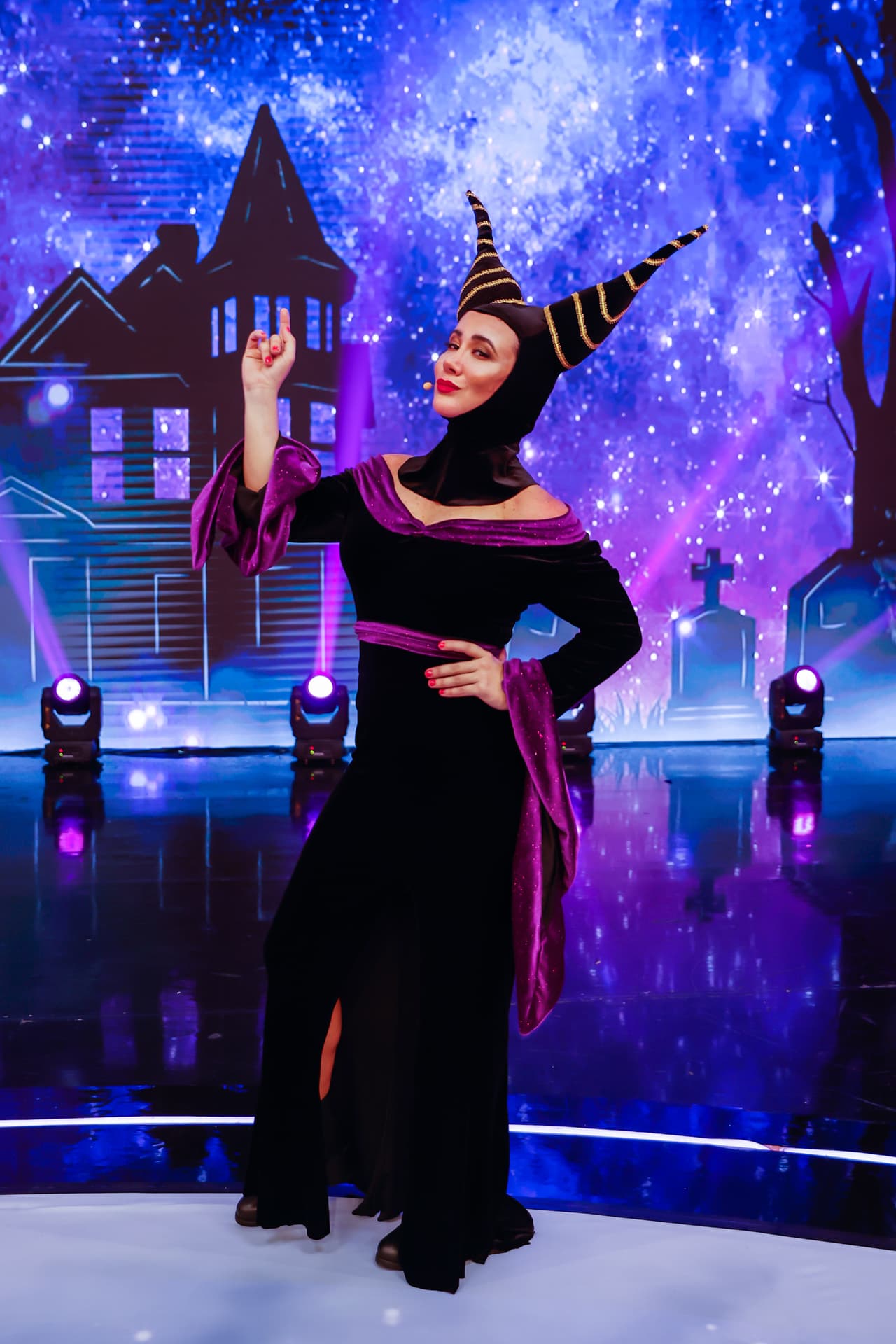 El Especial de Halloween de la sexta temporada de Me Caigo de Risa tuvo a Mariazel como Maléfica: Mariazeléfica.