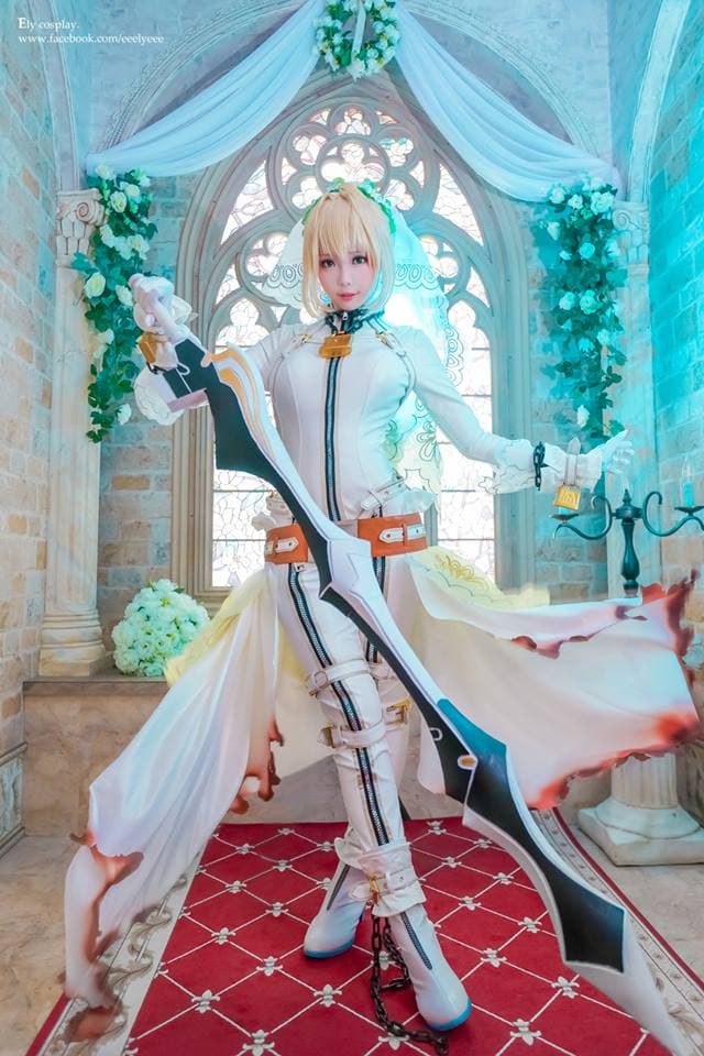 Proveniente de Taiwan, con un enorme trabajo para encarnar personajes, Ely no desaprovecha para mostrar su belleza.