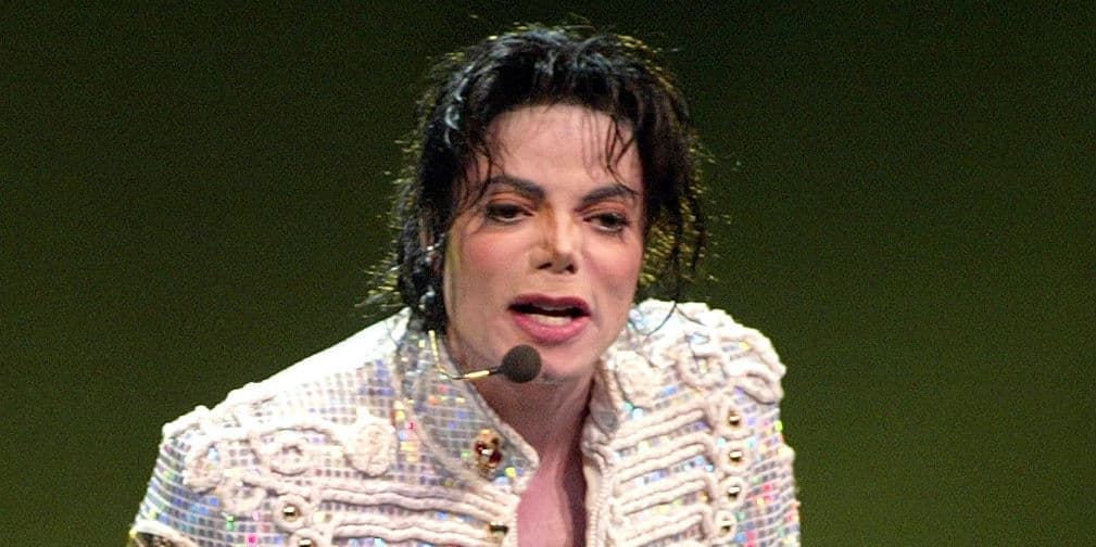 10. Michael Jackson: Antes de su muerte, sus deudas fueron valuadas en 500 millones de dólares.