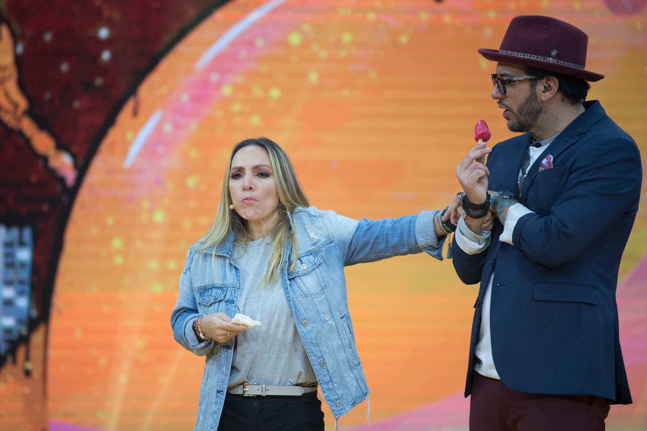 Inédito: Invitada de la Familia Disfuncional pierde en juego y paga su apuesta