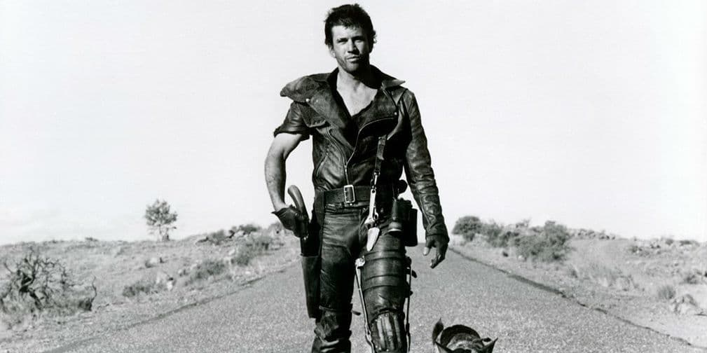 La fama llegó a su vida con las series de películas Mad Max y Lethal Weapon (Arma Mortal).