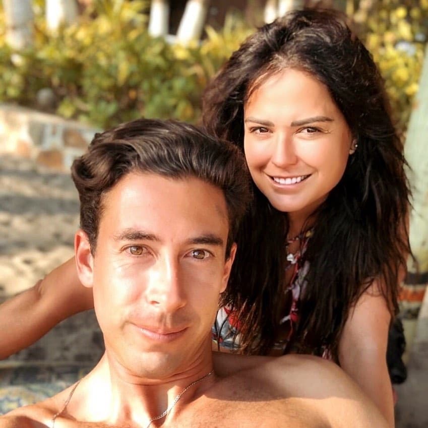 “¡Ya vengo en camino! Sé que tú y mi papi deseaban mi llegada con todo su corazón y sé que soy el resultado de ese amor tan grande que ustedes se tienen. Me siento muy feliz de saber que pronto en unos mesesitos más, si Dios quiere, podré sentir por primera vez sus abrazos rodeando mi cuerpecito, no tengan miedo agarrarme, aunque esté pequeñito”.
<br>