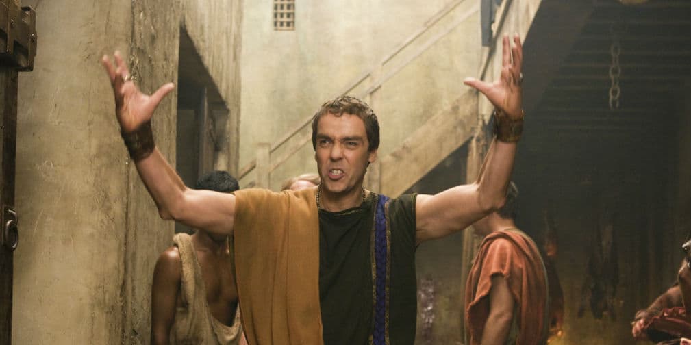 Los miembros del reparto incluyen a John Hannah como Batiatus, Lucy Lawless como Lucretia y Manu Bennett como Crixus.