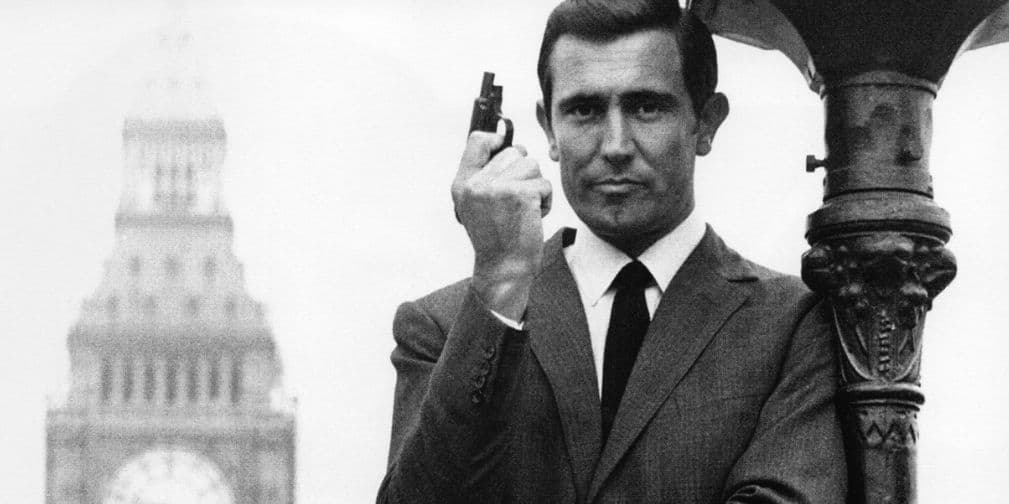 4. George Lazenby (1969): Fue el único Bond que se casa y su esposa de ficción es asesinada por sus enemigos.
