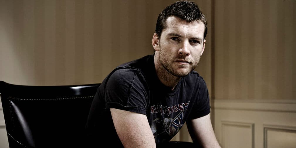 Sam abandonó la escuela a la edad de diecisiete años, antes de residir en Sydney.