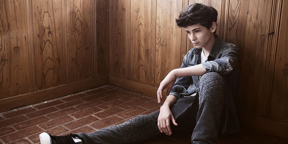 Este chico es conocido por su papel de Jacob Bohm, en la serie Touch.
