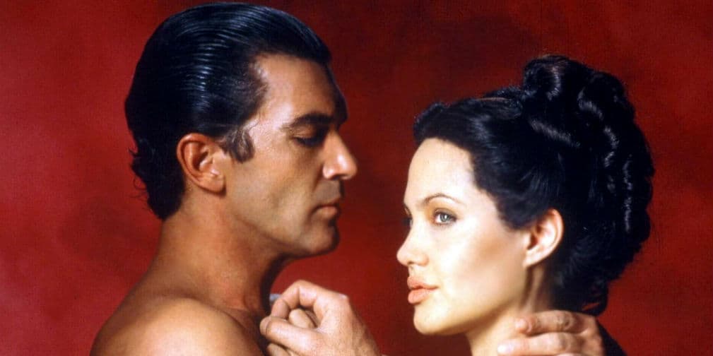 Pecado original (2001): Compartiendo créditos con Antonio Banderas, es un remake de la película de 1969.