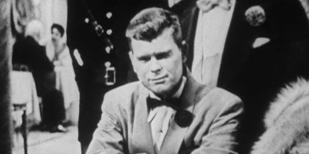 1. Barry Nelson (1954): El primer actor que lo encarnó fue este estadounidense en la novela Casino Royale.