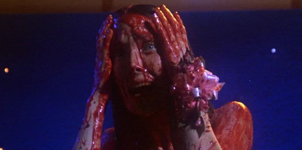 1. Carrie: Una chica con poderes telequinéticos que masacra a sus compañeros durante el baile de generación.
