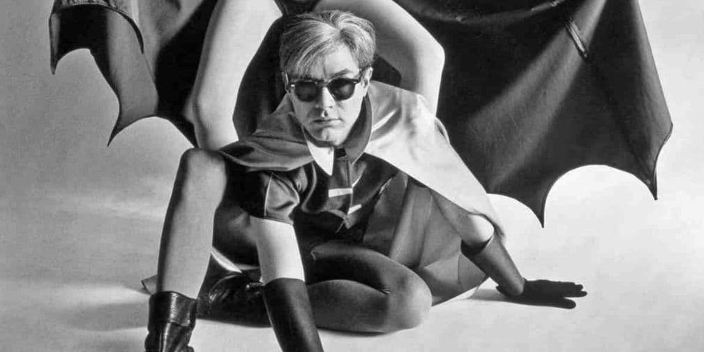 14. Andy Warhol: El artista plástico rindió tributo en 1964 al Hombre Murciélago en un filme llamado Batman Dracula.