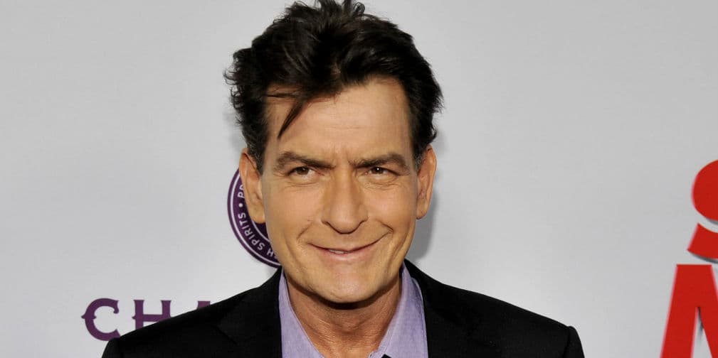 12. Charlie Sheen: Toda su vida estuvo plagada de conflictos personales que se ventilaron en diferentes medios.