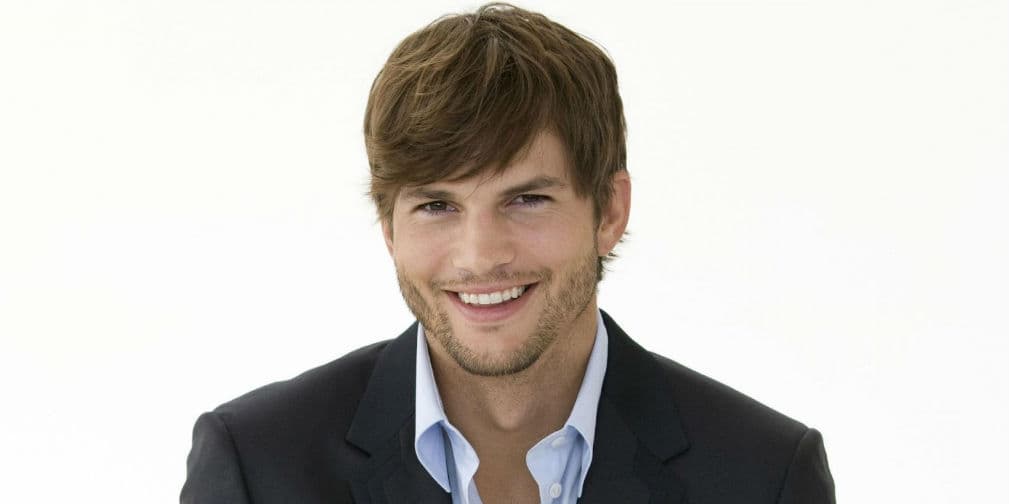 2. Ashton Kutcher: Sus ex dicen que no es un paquete completo. Incluso Demi Moore dijo que no le importaba su tamaño.