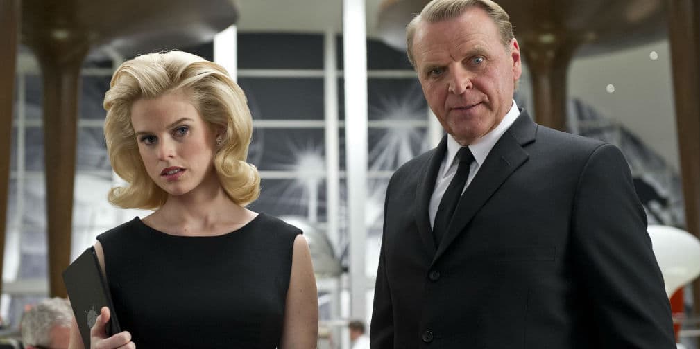 En 2012 interpretó a la Agente O en la cinta Men in Black III.