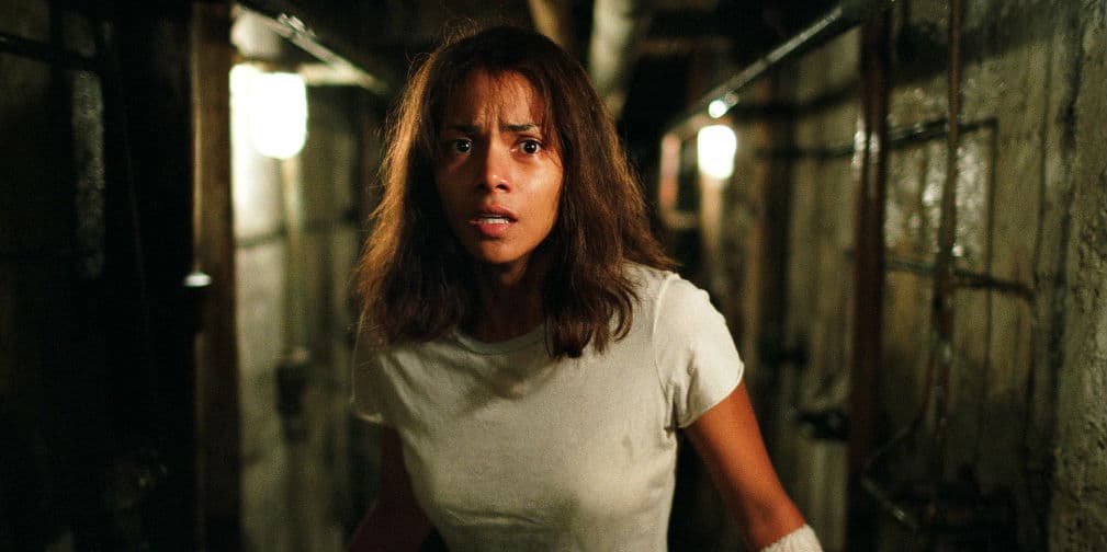 5. Halle Berry: La actriz se rompió el brazo cuando forcejeaba con Robert Downey Jr. en el filme Gothika.
