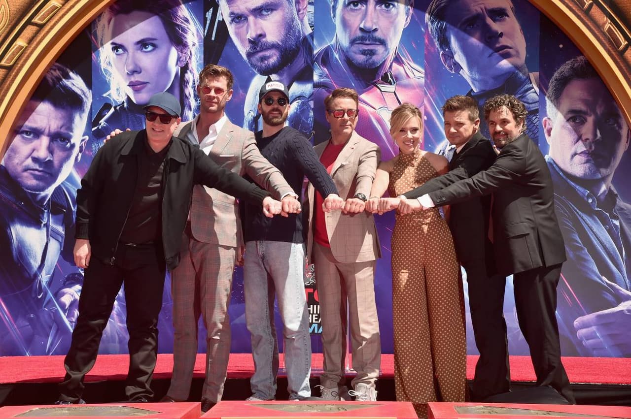 Kevin Feige, Chris Hemsworth, Chris Evans, Robert Downey Jr., Scarlett Johansson, Jeremy Renner y Mark Ruffalo en la premier de 'Avengers: Endgame' en 2019.