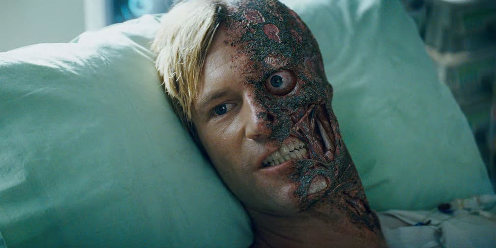 6. Harvey Dent: Sí, es tremendamente famoso pero Matt Damon pudo actuar como él en The Dark Knight.
