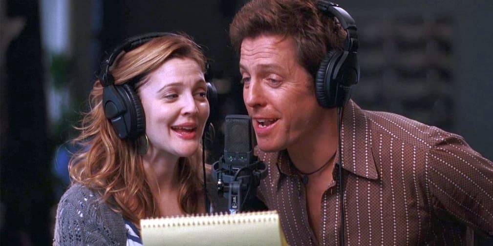 Drew Barrymore muestra su buena entonación en la película Música y Letra con Hugh Grant.