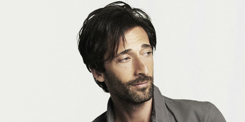 9. Adrien Brody: Ha manifestado en varias ocasiones que creció aceptando su nariz, la cual es muy grande.