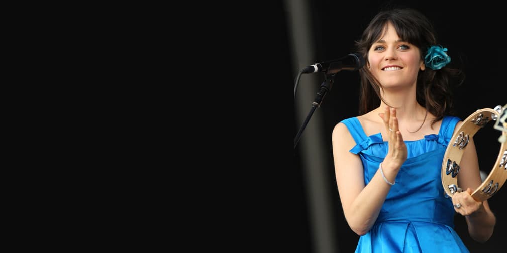 A Zoey Deschanel no sólo podemos escucharla cantar en 500 días con ella, sino que tiene su proyecto musical She & Him.