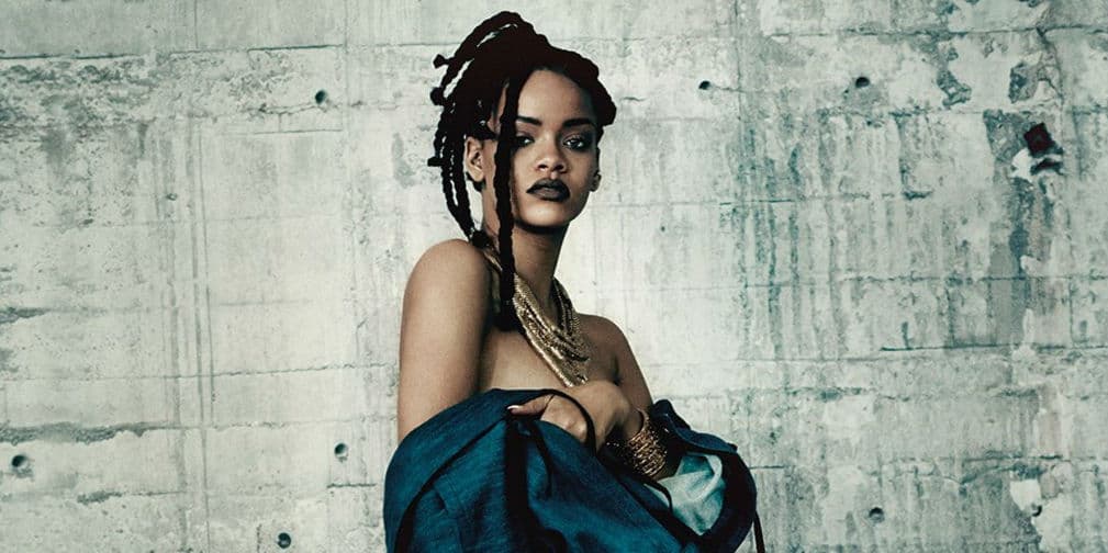2. Rihanna: Durante la presentación del disco Rated R, en 2009, bromeó con ser una esclava de Satanás.