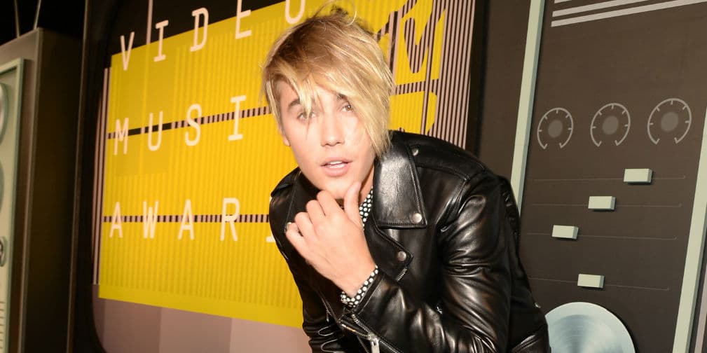 10. Justin Bieber: Escandaloso y desarreglado, pero sigue siendo uno de los consentidos de las adolescentes.