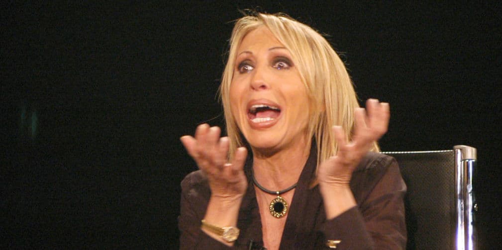 Laura Bozzo en su programa parece que está endemoniada, hasta cuando luce contenta nos inspira miedo, muuuucho miedoooo.