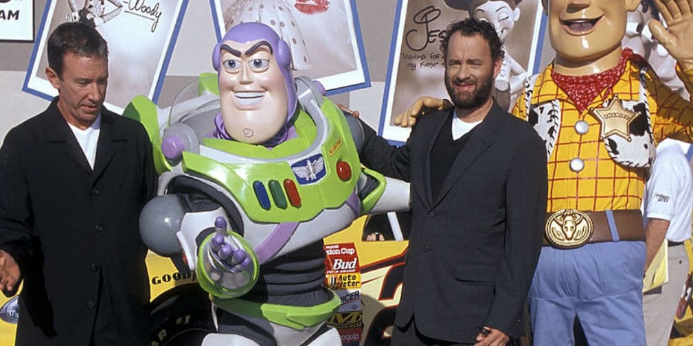 2. Tom Hanks y Tim Allen: Como Woody y Buzz Lightyear, su amistad va al infinito y más allá de Toy Story.