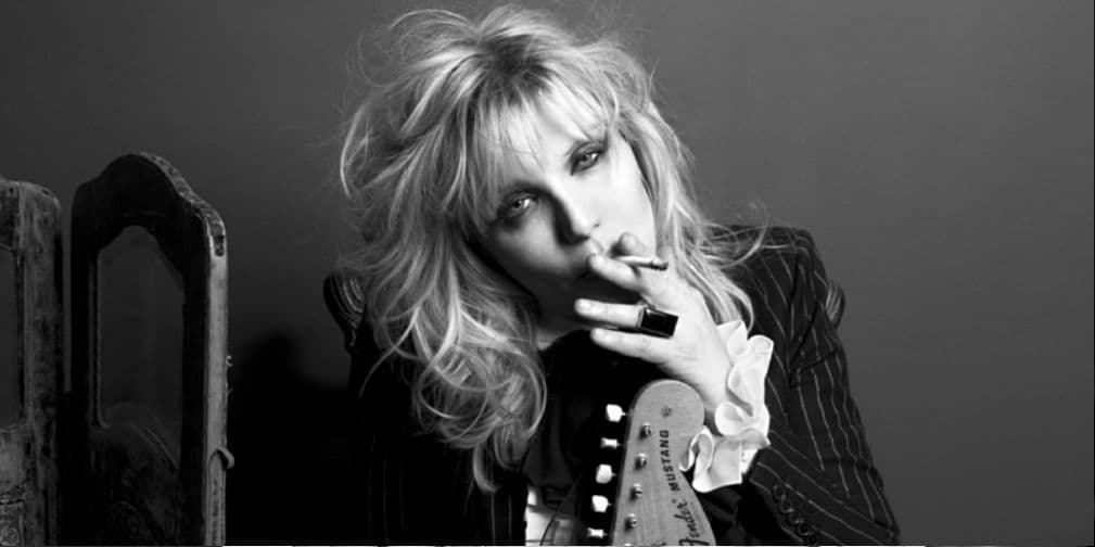 9. Courtney Love: Tiene 50 años y es la viuda de Kurt Cobain. Pasa más tiempo inconsciente que en el mundo de los vivos.
