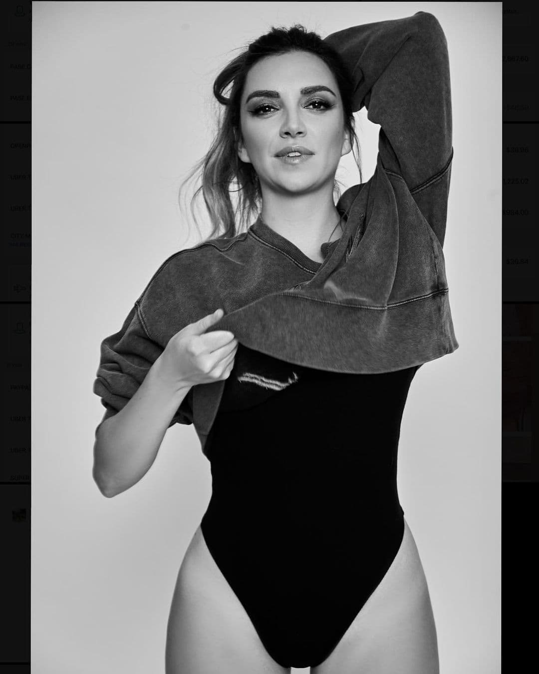 Aunque no se dedica a ser infuencer, tiene más de 3 millones de seguideres en Instagram, donde sorprendió a todos con esta foto que ella misma calificó de 'very atrevida'.