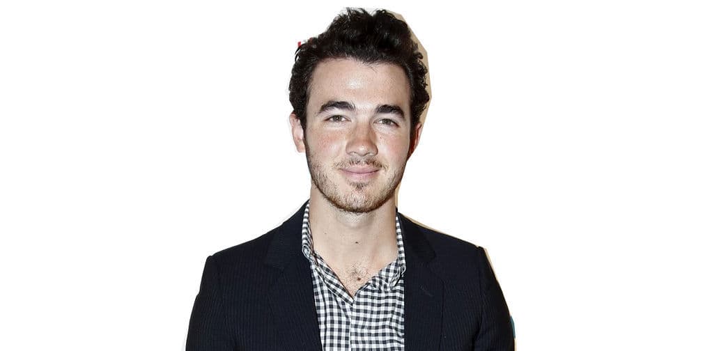8. Kevin Jonas: Mantuvo el celibato hasta a los 22 años. Se casó con Danielle Deleasa en 2009.